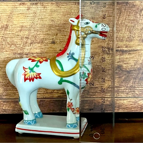 Kakiemon Ceramic Horse Asian Inspired Decor - Picture 7 of 7